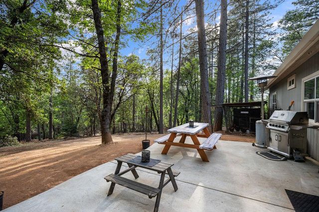 6221 Pine Needle Ln, Placerville, CA 95667