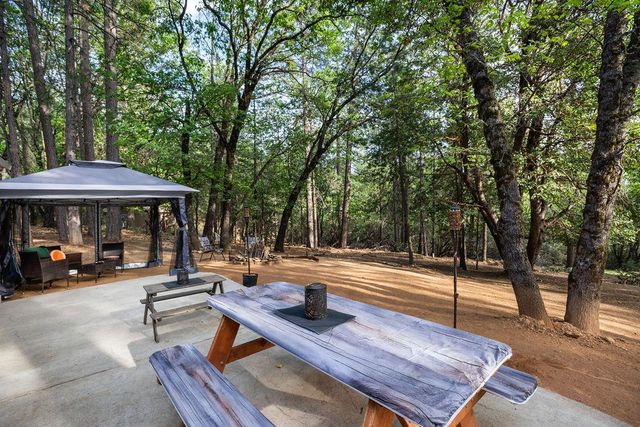 6221 Pine Needle Ln, Placerville, CA 95667