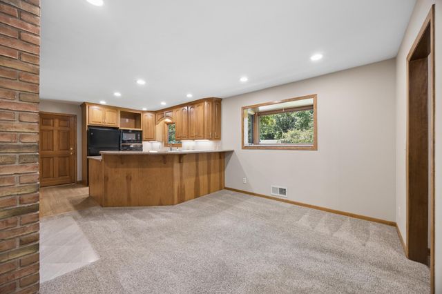 443 Salem Place, Mahtomedi, MN 55115