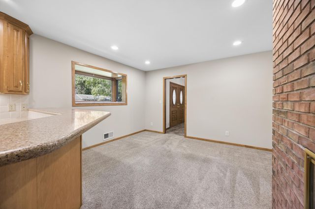 443 Salem Place, Mahtomedi, MN 55115