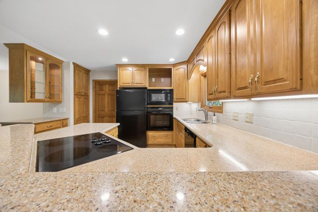 443 Salem Place, Mahtomedi, MN 55115