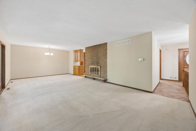 443 Salem Place, Mahtomedi, MN 55115