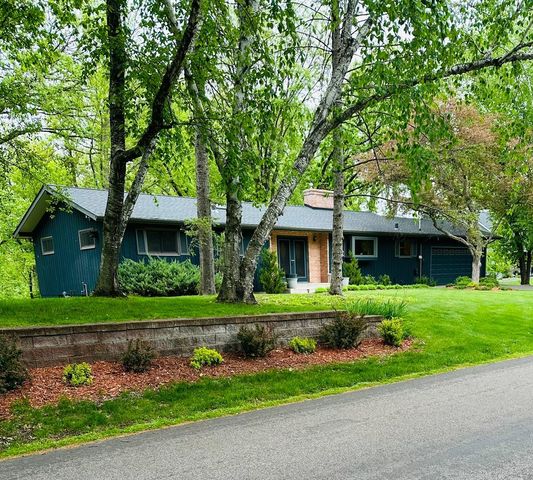 443 Salem Place, Mahtomedi, MN 55115