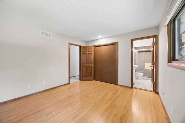 443 Salem Place, Mahtomedi, MN 55115