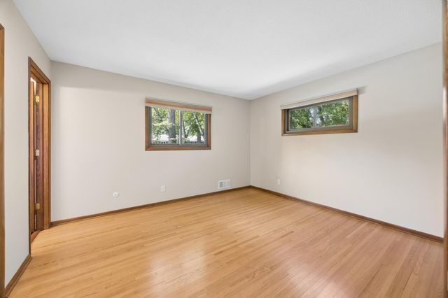 443 Salem Place, Mahtomedi, MN 55115