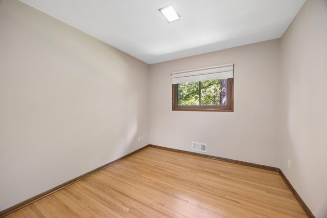 443 Salem Place, Mahtomedi, MN 55115