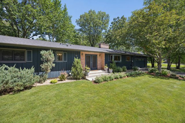 443 Salem Place, Mahtomedi, MN 55115