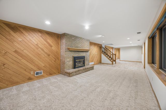 443 Salem Place, Mahtomedi, MN 55115