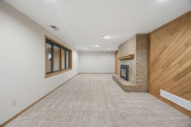 443 Salem Place, Mahtomedi, MN 55115