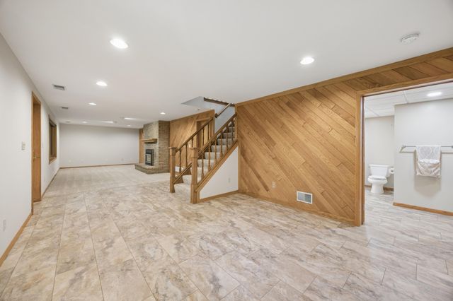443 Salem Place, Mahtomedi, MN 55115