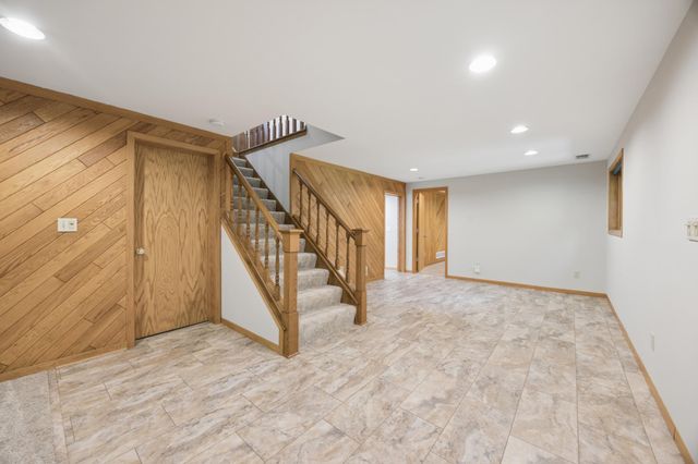 443 Salem Place, Mahtomedi, MN 55115