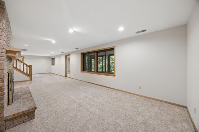 443 Salem Place, Mahtomedi, MN 55115