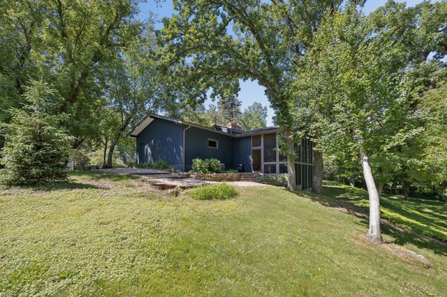 443 Salem Place, Mahtomedi, MN 55115
