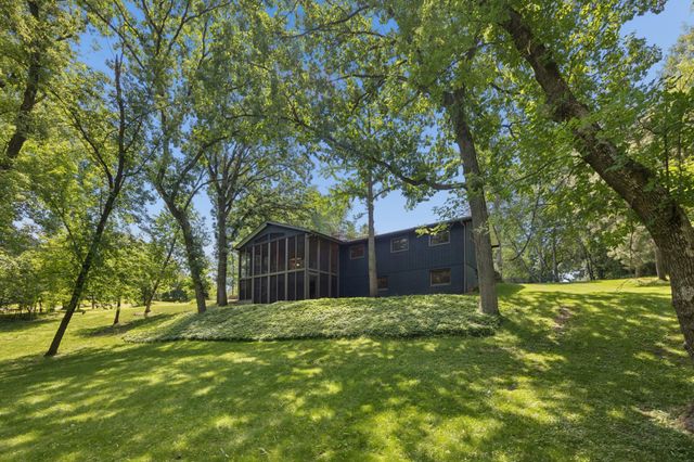 443 Salem Place, Mahtomedi, MN 55115