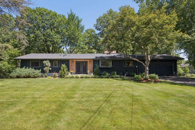 443 Salem Place, Mahtomedi, MN 55115
