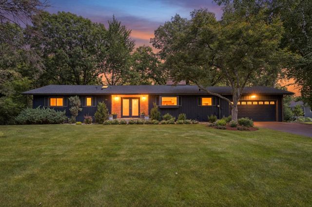 443 Salem Place, Mahtomedi, MN 55115