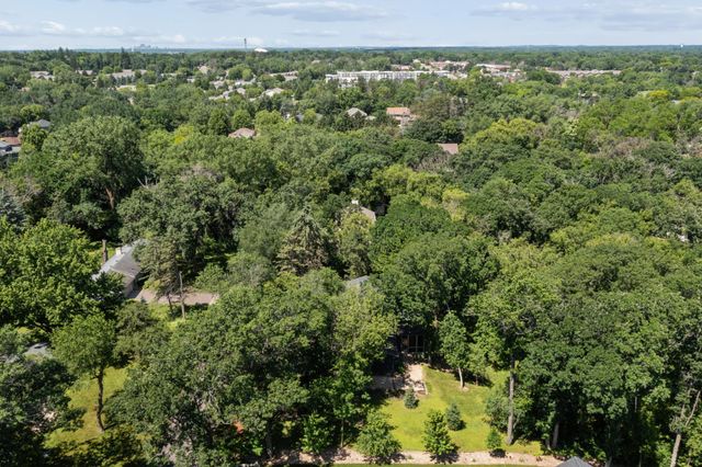 443 Salem Place, Mahtomedi, MN 55115