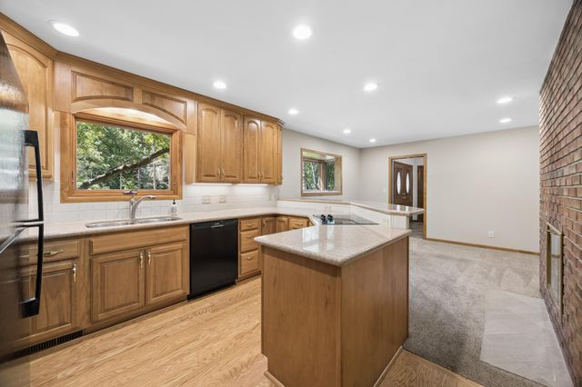 443 Salem Place, Mahtomedi, MN 55115