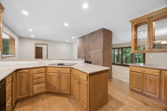 443 Salem Place, Mahtomedi, MN 55115