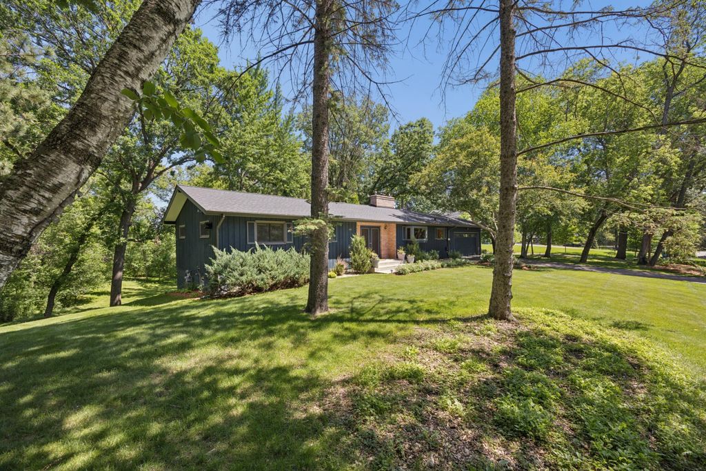 443 Salem Place, Mahtomedi, MN 55115