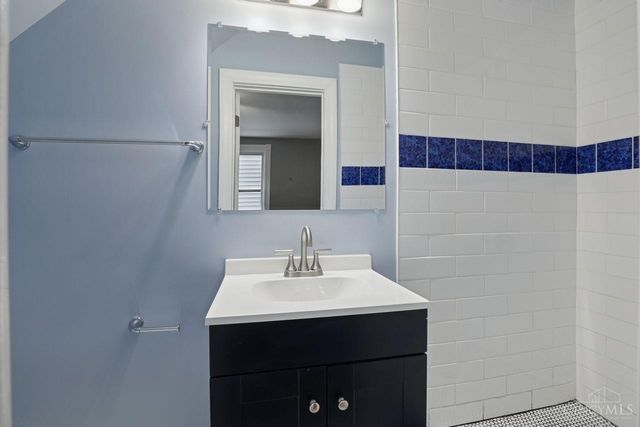 3 W Seventy Third Street, Cincinnati, OH 45216