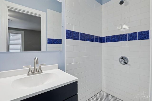 3 W Seventy Third Street, Cincinnati, OH 45216