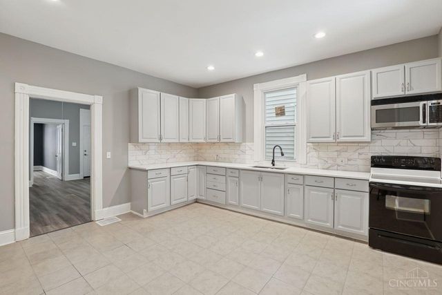 3 W Seventy Third Street, Cincinnati, OH 45216