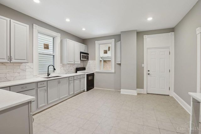 3 W Seventy Third Street, Cincinnati, OH 45216