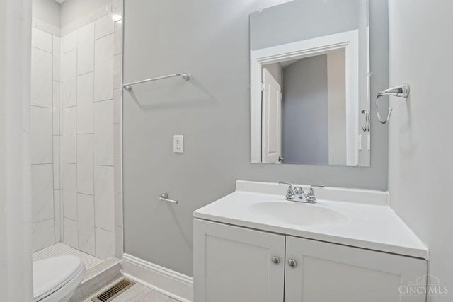 3 W Seventy Third Street, Cincinnati, OH 45216