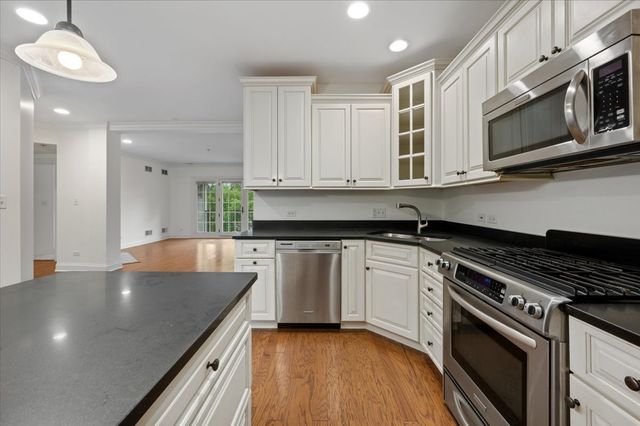 2536 Mcdaniel Avenue 402, Evanston, IL 60201