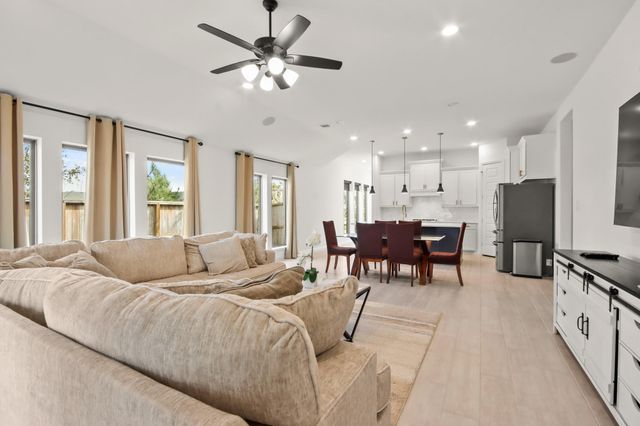 906 Sendero Trail, Conroe, TX 77304