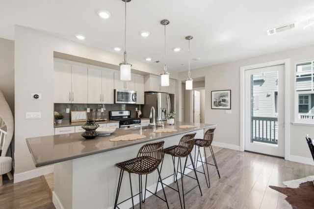 350 Circuit Way, Mountain View, CA 94043