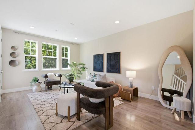 350 Circuit Way, Mountain View, CA 94043