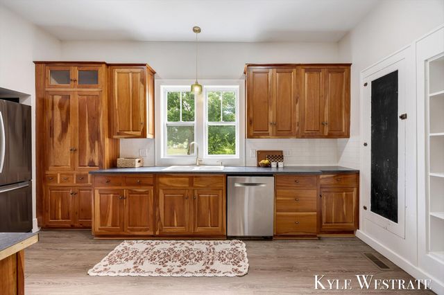 6411 11 Mile Road Ne, Courtland Twp, MI 49341