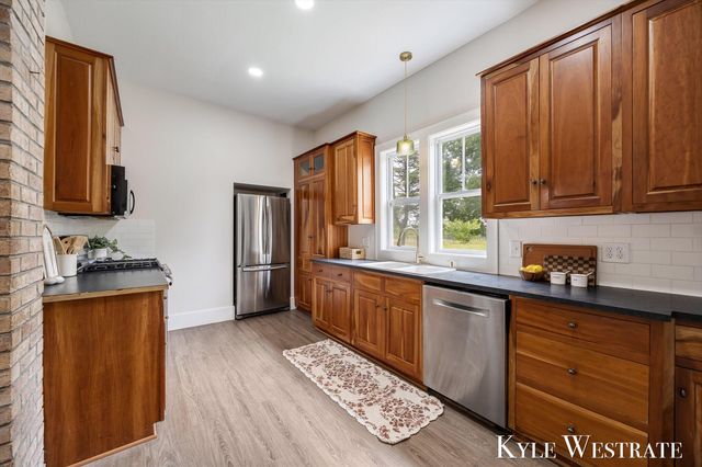 6411 11 Mile Road Ne, Courtland Twp, MI 49341