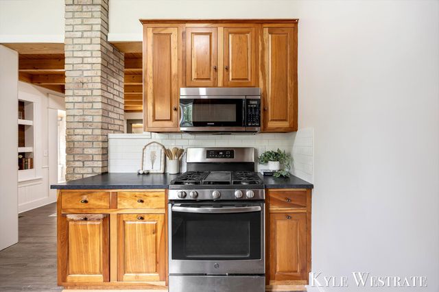 6411 11 Mile Road Ne, Courtland Twp, MI 49341