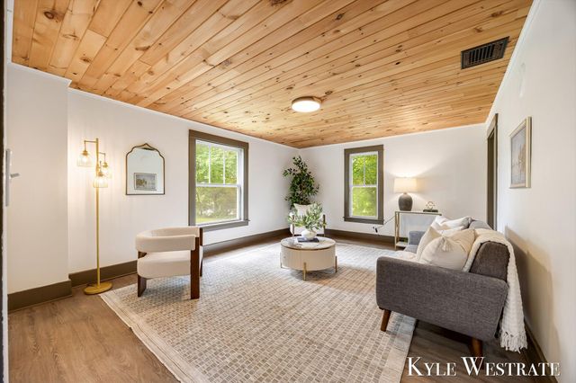6411 11 Mile Road Ne, Courtland Twp, MI 49341