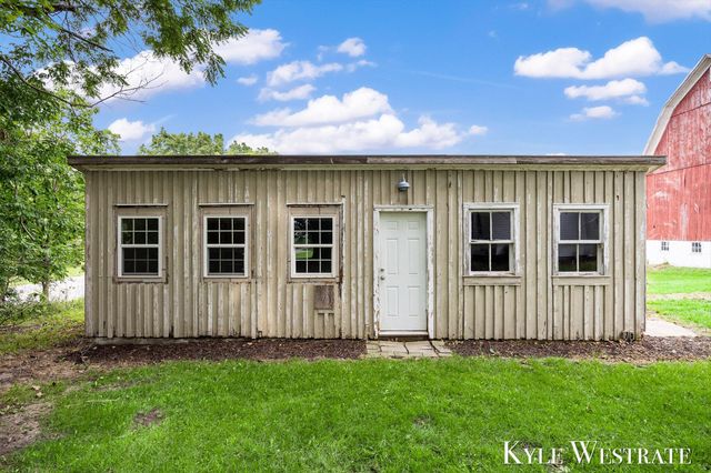 6411 11 Mile Road Ne, Courtland Twp, MI 49341