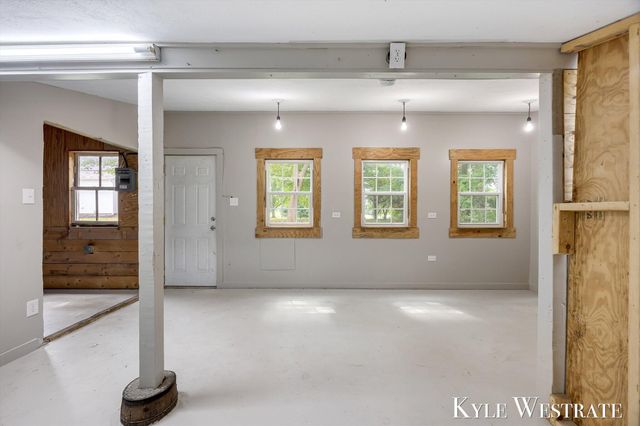 6411 11 Mile Road Ne, Courtland Twp, MI 49341