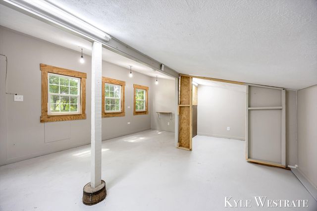 6411 11 Mile Road Ne, Courtland Twp, MI 49341