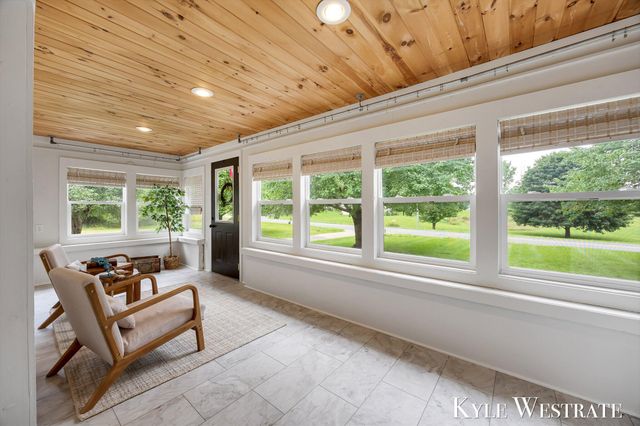 6411 11 Mile Road Ne, Courtland Twp, MI 49341