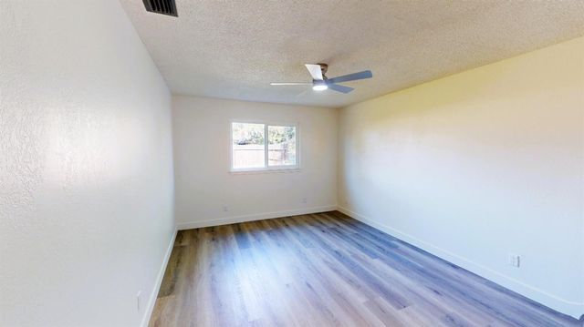 5044 W Willis Avenue, Fresno, CA 93722