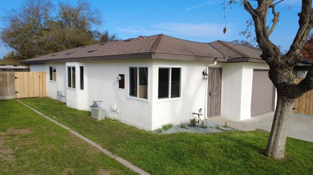 5044 W Willis Avenue, Fresno, CA 93722