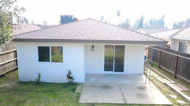 5044 W Willis Avenue, Fresno, CA 93722