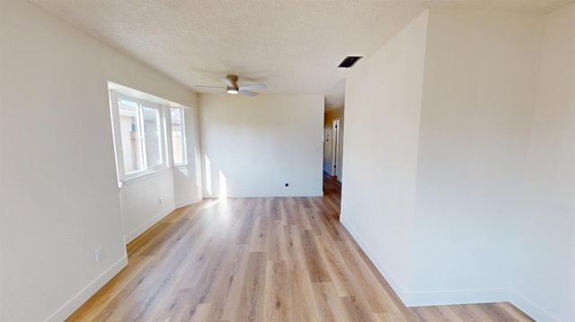 5044 W Willis Avenue, Fresno, CA 93722