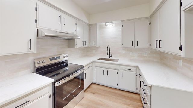 5044 W Willis Avenue, Fresno, CA 93722