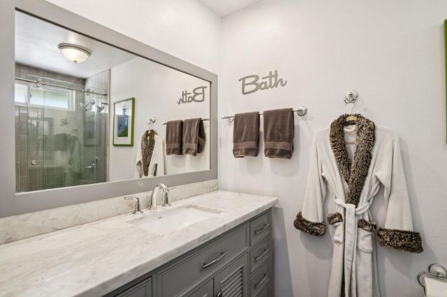 835 N Farrell Drive, Palm Springs, CA 92262