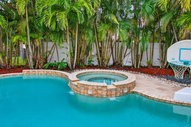 9732 Phipps Lane, Wellington, FL 33414