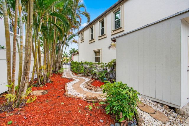 9732 Phipps Lane, Wellington, FL 33414