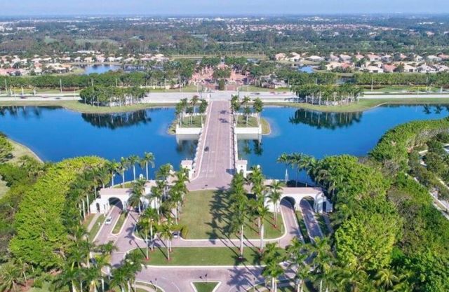 9732 Phipps Lane, Wellington, FL 33414